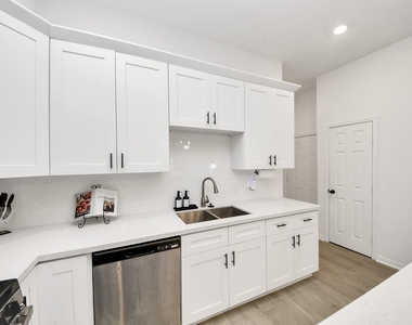 4613 Ireland Street - Photo Thumbnail 11