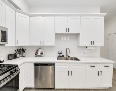 4613 Ireland Street - Photo Thumbnail 8