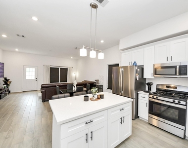 4613 Ireland Street - Photo Thumbnail 6
