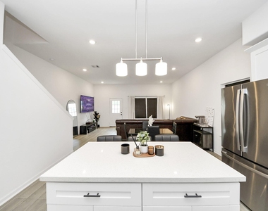 4613 Ireland Street - Photo Thumbnail 7
