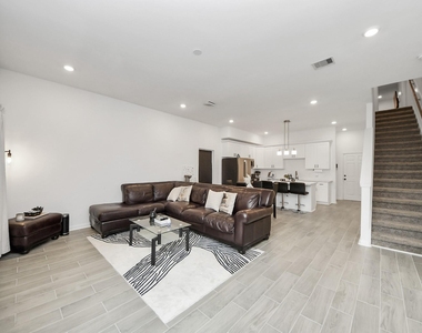 4613 Ireland Street - Photo Thumbnail 21