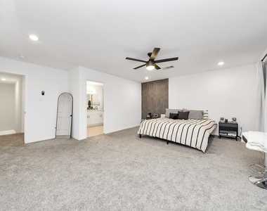 4613 Ireland Street - Photo Thumbnail 23