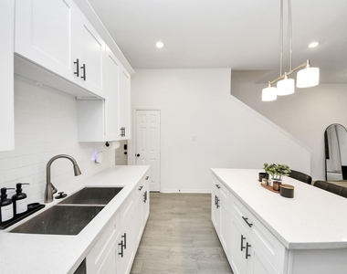 4613 Ireland Street - Photo Thumbnail 10