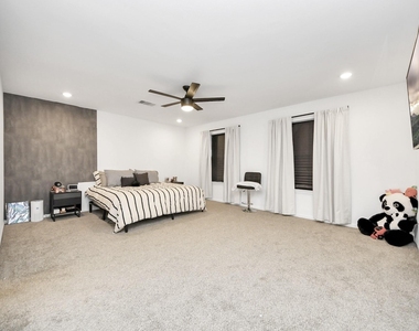 4613 Ireland Street - Photo Thumbnail 22
