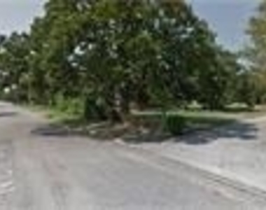 1100 N Crockett - Photo Thumbnail 4