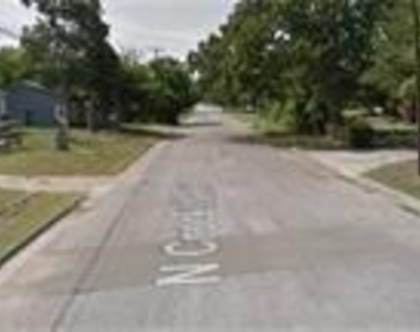 1100 N Crockett - Photo Thumbnail 2