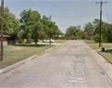 1100 N Crockett - Photo Thumbnail 3