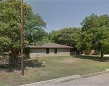 1100 N Crockett - Photo Thumbnail 6