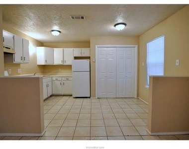 601 Doris Lane - Photo Thumbnail 4