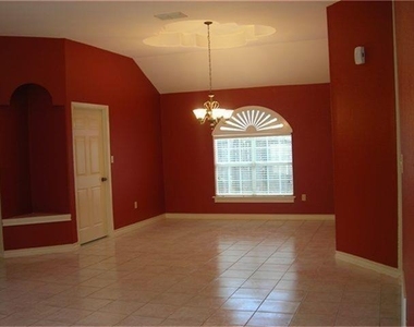 601 Doris Lane - Photo Thumbnail 5
