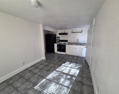 302 71 Street - Photo Thumbnail 2