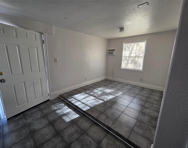 302 71 Street - Photo Thumbnail 1