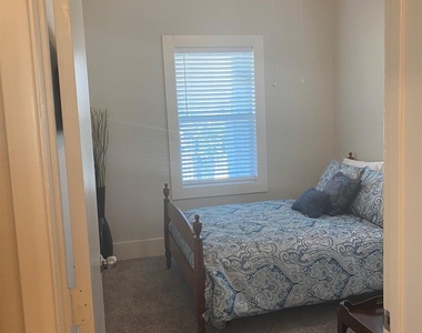 2708 Winbern Street - Photo Thumbnail 5