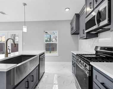 7517 Hezekiah Lane - Photo Thumbnail 6