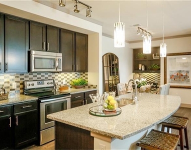 300 Cross Creek - Photo Thumbnail 4