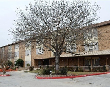 300 Cross Creek - Photo Thumbnail 1