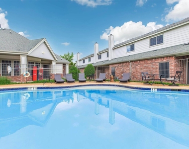 400 E Cypress Creek Rd - Photo Thumbnail 1