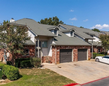 400 E Cypress Creek Rd - Photo Thumbnail 3