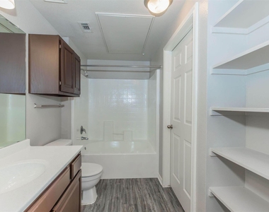 400 E Cypress Creek Rd - Photo Thumbnail 11