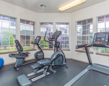 400 E Cypress Creek Rd - Photo Thumbnail 5