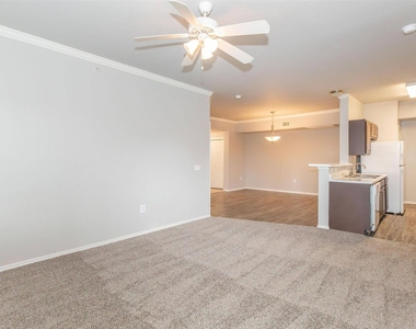 400 E Cypress Creek Rd - Photo Thumbnail 10