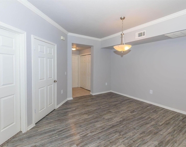 400 E Cypress Creek Rd - Photo Thumbnail 9