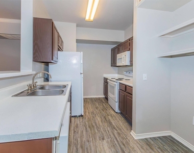 400 E Cypress Creek Rd - Photo Thumbnail 6