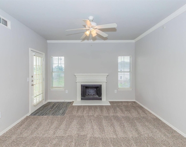 400 E Cypress Creek Rd - Photo Thumbnail 7