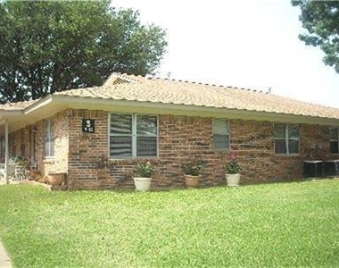 213 Val Verde - Photo Thumbnail 2