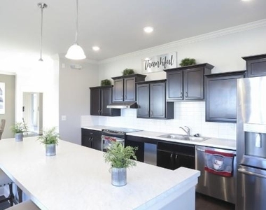 620 S Oakland Ave - Photo Thumbnail 5