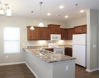 620 S Oakland Ave - Photo Thumbnail 3