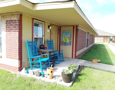 1400 W Sommerville St - Photo Thumbnail 2