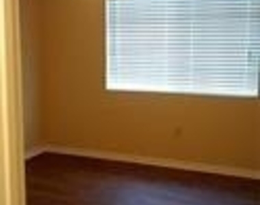 700 Piner Street - Photo Thumbnail 4