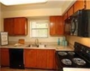 700 Piner Street - Photo Thumbnail 5