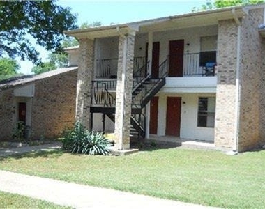 700 Piner Street - Photo Thumbnail 3