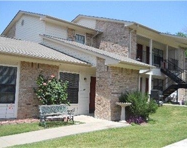 700 Piner Street - Photo Thumbnail 2