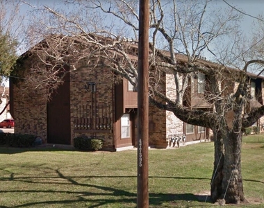 900 Avenue J - Photo Thumbnail 2