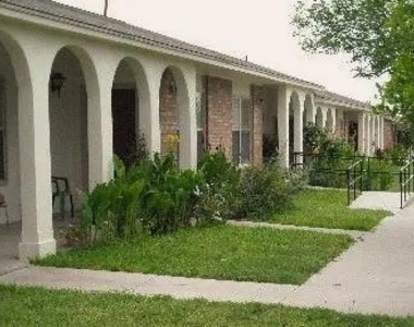 2300 Alamo St - Photo Thumbnail 7