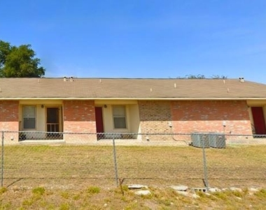 2300 Alamo St - Photo Thumbnail 3