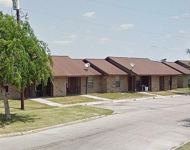 1200 N Goliad - Photo Thumbnail 2