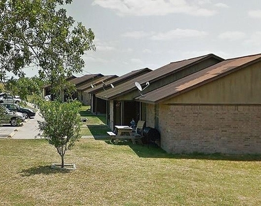 1200 N Goliad - Photo Thumbnail 3