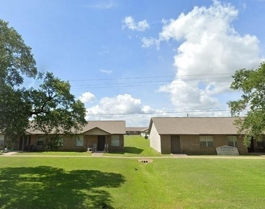 815 E Russell Ave - Photo Thumbnail 4