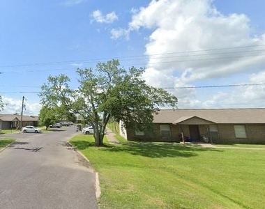 815 E Russell Ave - Photo Thumbnail 1