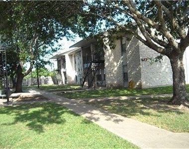 200 Riverview Drive - Photo Thumbnail 1
