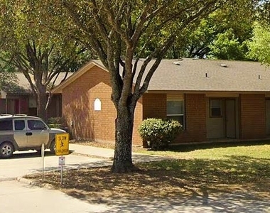 606 E Kennedy Ave - Photo Thumbnail 3