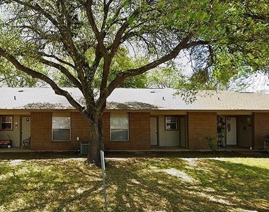 606 E Kennedy Ave - Photo Thumbnail 1