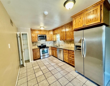 2201 N Grand Boulevard - Photo Thumbnail 4