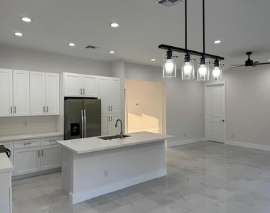2145 Redmond Street - Photo Thumbnail 2