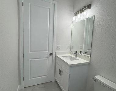 2145 Redmond Street - Photo Thumbnail 4