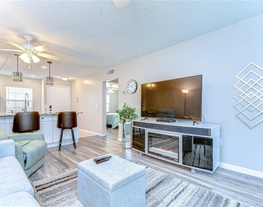 13870 Oakwood Lane - Photo Thumbnail 8